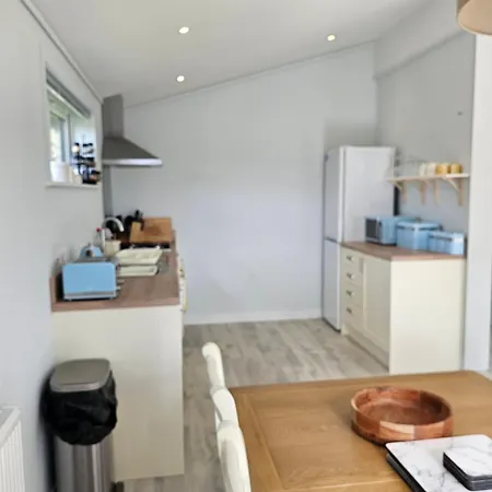 Peacock - Sleeps 4 - 2 Bedrooms